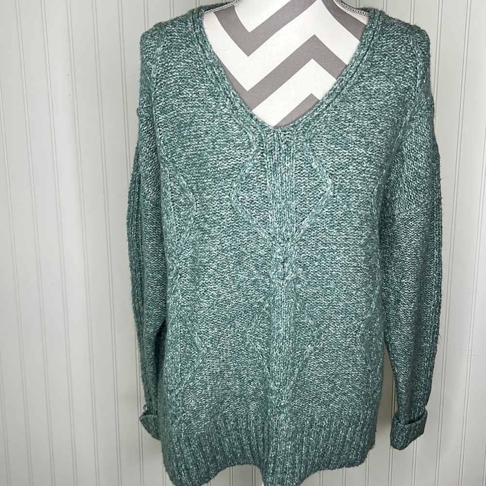 - V Neck Chunky Cable Knit Sweater Size M/L